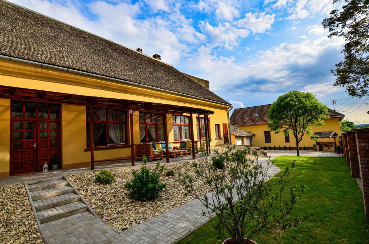 Apartamento Kossuth Vendeghaz Tolna Exterior foto
